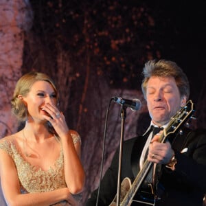 Taylor Swift, Jon Bon Jovi, le prince William - Diner de gala "Centrepoint Winter Whites" a Londres le 26 novembre 2013.