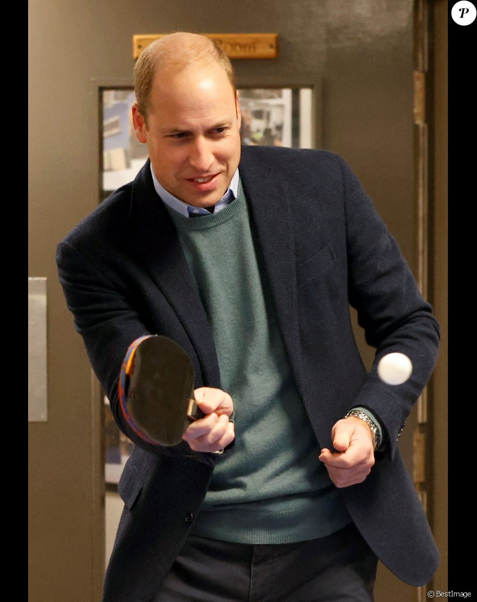 Le prince William, duc de Cambridge, visite l'association caritative "Catch", dirigée par des jeunes à Leeds. Le 30 novembre 2021.