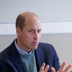 Le prince William, duc de Cambridge, rencontre des réfugiés afghans dans un hôtel de Leeds, le 30 novembre 2021.