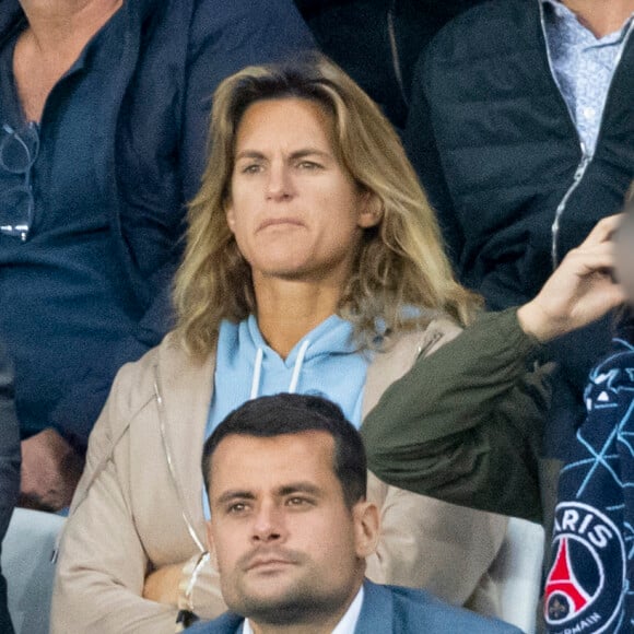 Amelie Mauresmo et son fils - People assistent à la victoire du PSG (2) face à Manchester City (0) lors de la deuxième journée de la Ligue des champions au Parc des Princes à Paris le 28 septembre 2021. © Cyril Moreau/Bestimage