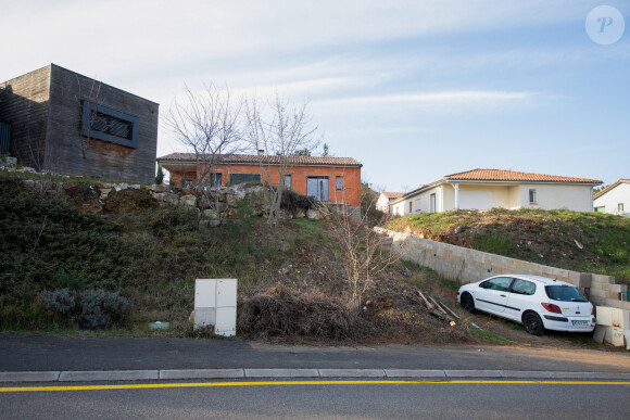 La maison en construction de Delphine Jubillar (Aussaguel) , disparue sans laisser de traces depuis le 16 décembre 2020 à Cagnac les Mines dans le Tarn. Un gendarme et une équipe du service des eaux ont mené des investigations pour chercher des traces dans le réseau raccordé à la maison. Le 7 janvier 2021  © Frédéric Maligne / Bestimage