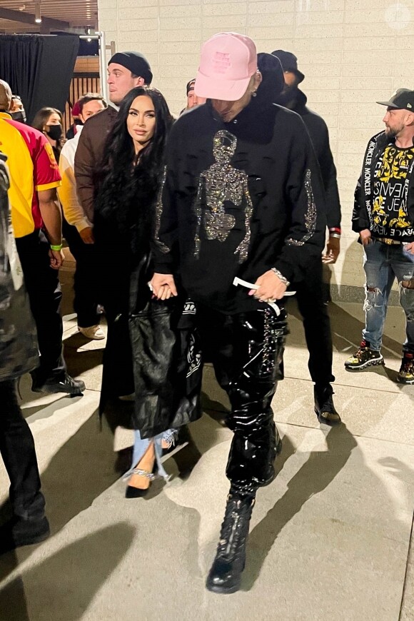 Exclusif - Megan Fox et Machine Gun Kelly assistent au concert caritatif "Free Larry Hoover" de Kanye West et Drake au Memorial Coliseum à Los Angeles, le 9 décembre 2021.