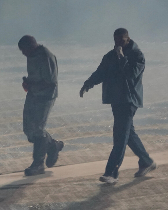 Kanye West et Drake sur scène pour le concert caritatif "Free Larry Hoover" au Memorial Coliseum de Los Angeles, le 9 décembre 2021.