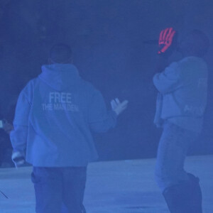 Kanye West et Drake sur scène pour le concert caritatif "Free Larry Hoover" au Memorial Coliseum de Los Angeles, le 9 décembre 2021.