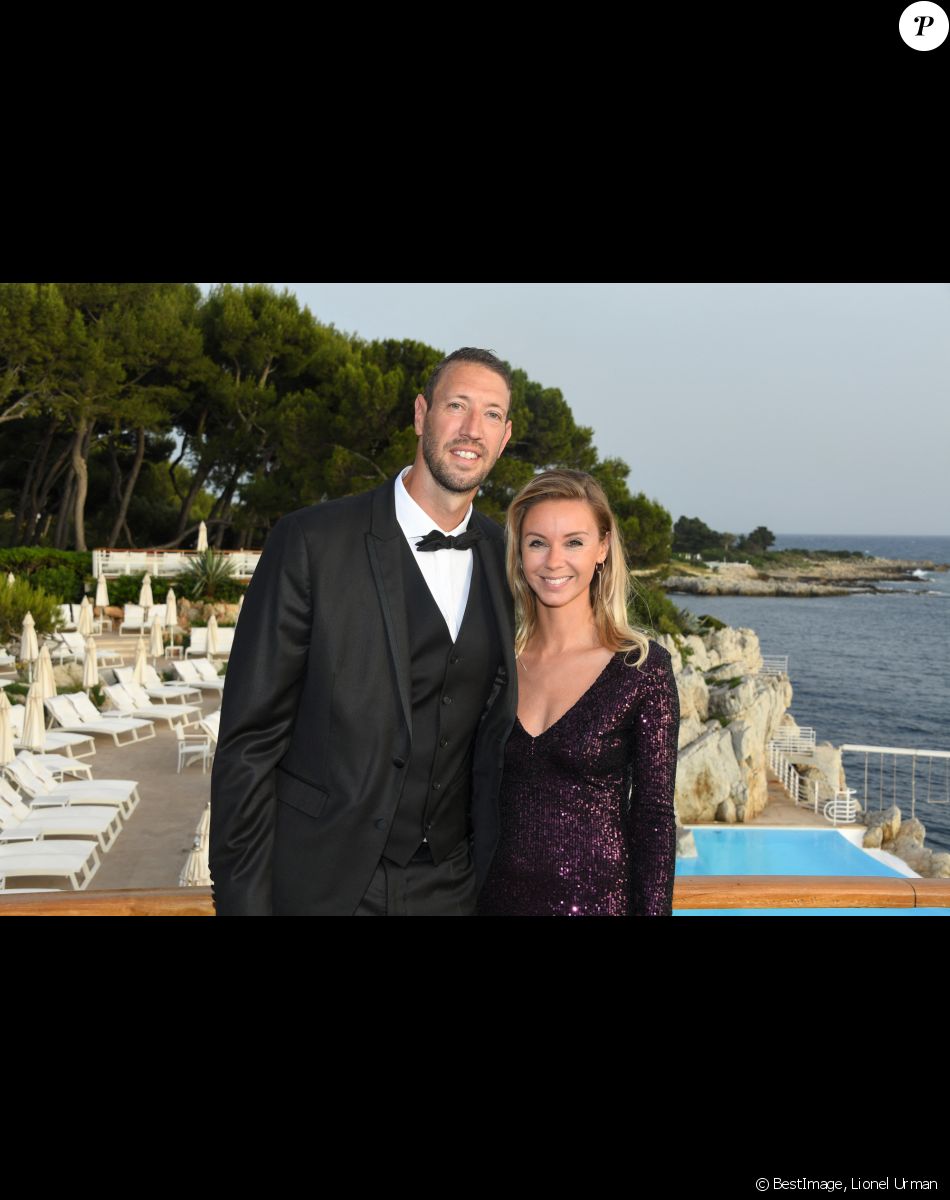 Exclusif - Alain Bernard et sa fiancée Faustine lors de la soirée de gala de la Croix Rouge à l'hôtel du Cap-Eden-Roc au Cap d'Antibes le 14 juin 2019. © Lionel Urman / Bestimage
