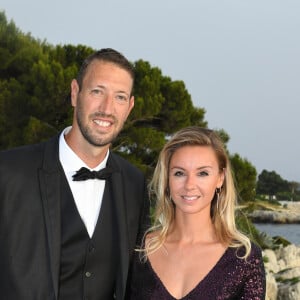 Exclusif - Alain Bernard et sa fiancée Faustine lors de la soirée de gala de la Croix Rouge à l'hôtel du Cap-Eden-Roc au Cap d'Antibes le 14 juin 2019. © Lionel Urman / Bestimage