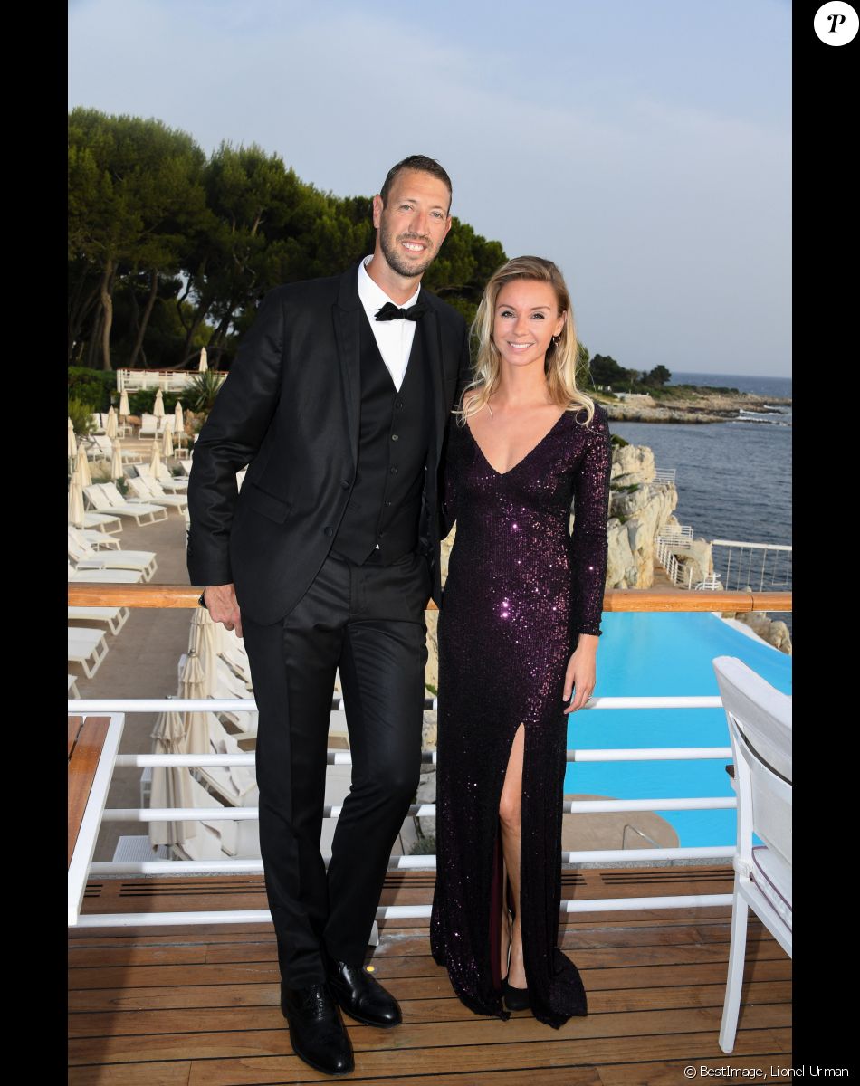 Exclusif - Alain Bernard et sa fiancée Faustine lors de la soirée de gala de la Croix Rouge à l'hôtel du Cap-Eden-Roc au Cap d'Antibes le 14 juin 2019. © Lionel Urman / Bestimage
