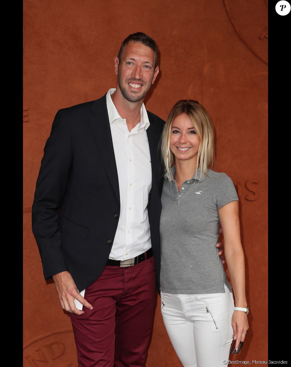 Alain Bernard et sa compagne Faustine au village lors des internationaux de tennis de Roland Garros à Paris, le 10 juin 2018. © Moreau-Jacovides/Bestimage