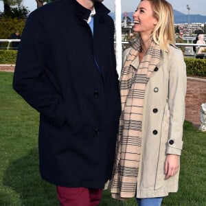 Exclusif - Alain Bernard et sa compagne Faustine ont découvert en amoureux l'univers des courses hippiques - Journée caritative au profit de la Fondation Claude Pompidou à l'Hippodrome de la Côte d'Azur à Cagnes-sur-Mer, le 11 février 2018. © Bruno Bebert/LMS/Bestimage