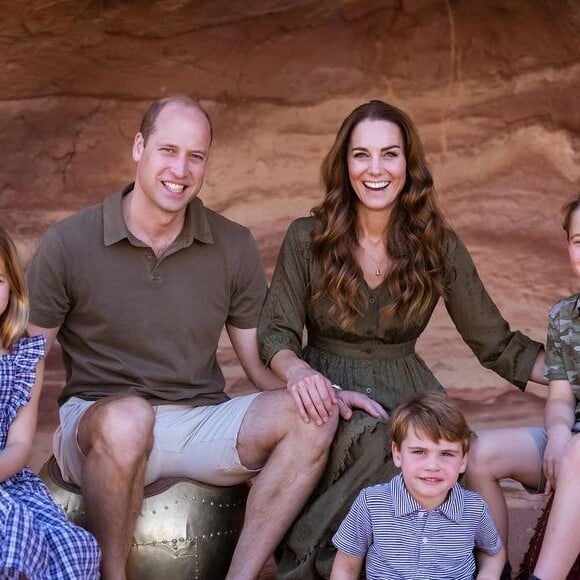 Kate Middleton, le prince William et leurs trois enfants, George, Charlotte et Louis, lors de leur voyage en Jordanie effectué plus tôt cette année. Photo utilisée pour leur carte de voeux.