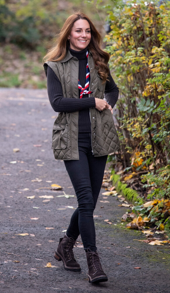 Catherine Kate Middleton, duchesse de Cambridge lors d'une visite aux scouts à Alexandra Park pour leur campagne PromiseToThePlanet des scouts à Glasgow en marge de la COP26 le 1er novembre 2021.