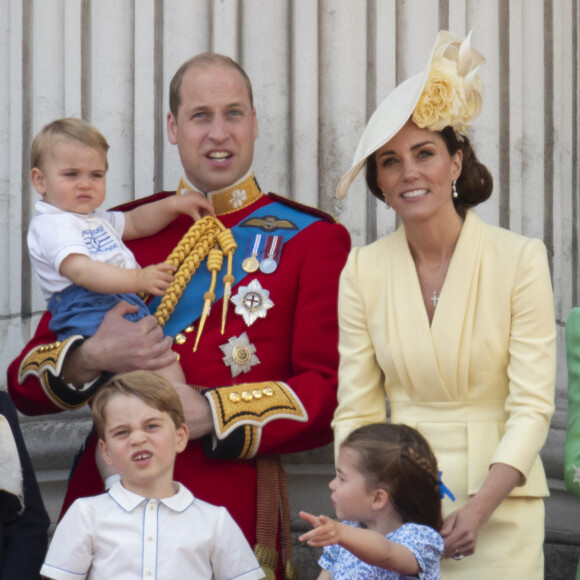 Le prince William, duc de Cambridge, et Catherine (Kate) Middleton, duchesse de Cambridge, le prince George de Cambridge, la princesse Charlotte de Cambridge, le prince Louis de Cambridge - La famille royale au balcon du palais de Buckingham lors de la parade Trooping the Colour 2019, célébrant le 93ème anniversaire de la reine Elisabeth II, Londres, le 8 juin 2019.