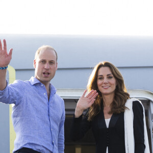 Kate Catherine Middleton, duchesse de Cambridge, et le prince William, duc de Cambridge, au départ de l'aéroport d'Islamabad, après leur voyage officiel de cinq jours au Pakistan. Le 18 octobre 2019