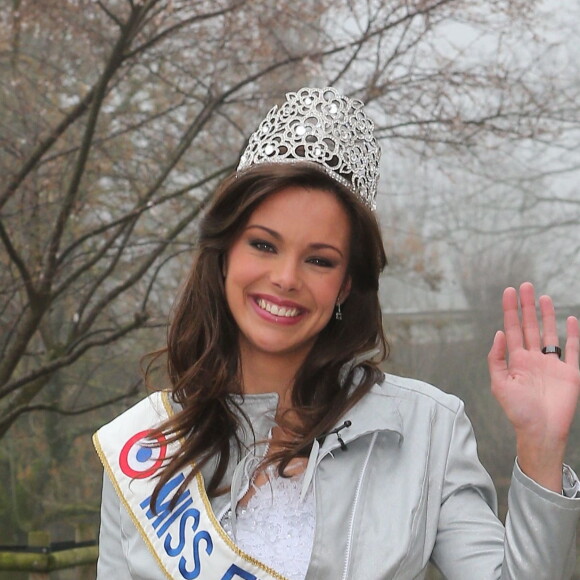Marine Lorphelin, Miss France 2013, est de retour dans sa ville natale, Charnay-les-Macon en Bourgogne. Le 19 decembre 2012