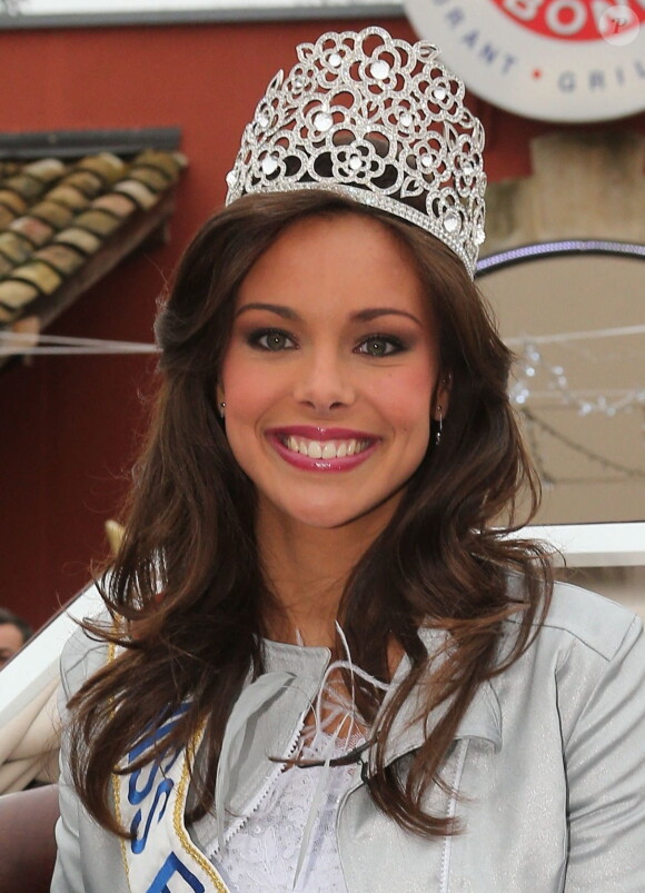 Marine Lorphelin, Miss France 2013, est de retour dans sa ville natale, Charnay-les-Macon en Bourgogne. Le 19 decembre 2012