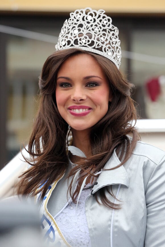 Marine Lorphelin, Miss France 2013, est de retour dans sa ville natale, Charnay-les-Macon en Bourgogne. Le 19 decembre 2012