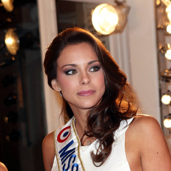 Marine Lorphelin, Miss France 2013 Paris le 10 decembre 2012 17eme edition des sapins de noel des createurs à l' hotel Salomon de Rothschild. La vente aux encheres a ete dirigee par Maitre Poulain. Ce fut egalement l' occasion pour Miss France 2013, Marine Lorphelin, d' effectuer sa premiere apparition dans une soiree parisienne 
