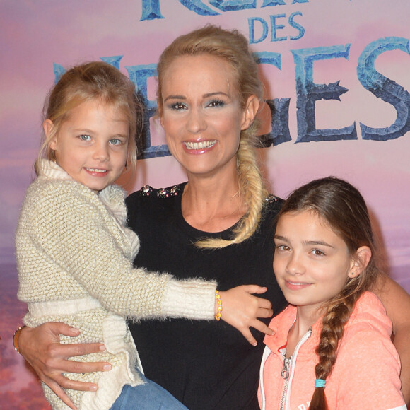 Elodie Gossuin et ses filles Rose et Joséphine Lacherie - Projection exceptionelle de "La Reine des Neiges 2 " au Grand Rex à Paris le 13 novembre 2019. © Veeren Ramsamy/Bestimage