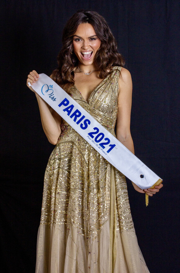 Shooting photo de Diane Leyre Miss Île-de-France 2021 et Miss Paris 2021, à Paris, France, le 21 juillet 2021. Robe Christophe Guillarmé, maquillage et coiffure Elysées Marbeuf. © Edward Tur via Bestimage