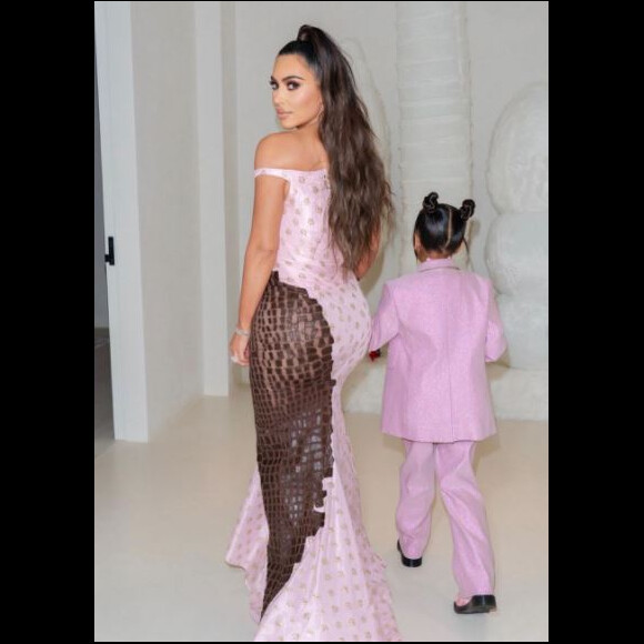 Kim Kardashian et sa fille North fêtent Noël en décembre 2019.