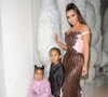 Kim Kardashian et ses enfants North et Saint fêtent Noël en décembre 2019.