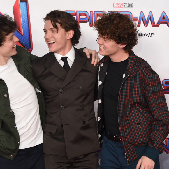 Tom Holland et ses frères Paddy et Sam à l'avant-première du film "Spider-Man: No Way Home" aux Regency Village and Bruin Theatres. Los Angeles, le 13 décembre 2021.