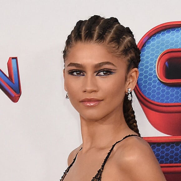 Zendaya, sublime dans une robe Valentino et chaussée de souliers Christian Louboutin, assiste à l'avant-première du film "Spider-Man: No Way Home" aux Regency Village and Bruin Theatres. Los Angeles, le 13 décembre 2021.