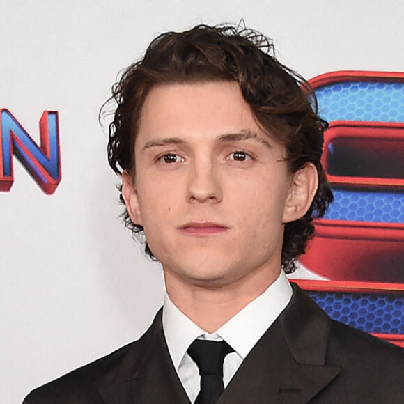 Tom Holland, vêtu d'un costume Prada et de souliers Christian Louboutin, assiste à l'avant-première du film "Spider-Man: No Way Home" aux Regency Village and Bruin Theatres. Los Angeles, le 13 décembre 2021.