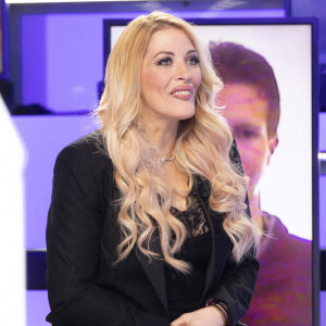 Exclusif - Loana fait son retour à la télévision sur le plateau de l'émission TPMP (Touche pas à mon poste) avec Cyril.Hanouna le 9 février 2021. © Jack Tribeca / Bestimage