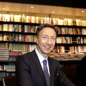 Stéphane Bern - Dédicace de S.Bern et S.A.R. La Grande- Duchesse M.T. de Luxembourg du livre " Un Amour souverain " chez Albin Michel à la librairie Galignani à Paris le 3 décembre 2021. © Cédric Perrin / Bestimage