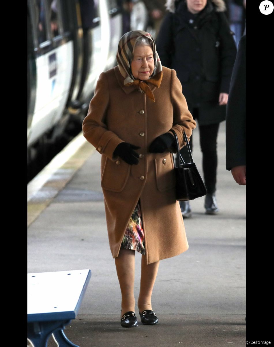 La reine Elisabeth II d'Angleterre arrive par le train à la station ferroviaire King's Lynn Station à Sandringham, pour passer les fêtes de Noël. Le 20 décembre 2018
