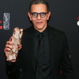 Roschdy Zem (César du meilleur acteur pour le rôle de Yacoub Daoud dans "Roubaix, une lumière") - Pressroom (press room) de la 45ème cérémonie des César à la salle Pleyel à Paris le 28 février 2020 © Dominique Jacovides / Olivier Borde / Bestimage 