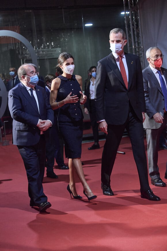 Le roi Felipe VI et la reine Letizia d'Espagne lors du gala du comité olympique d'Espagne à Madrid le 15 décembre 2021.