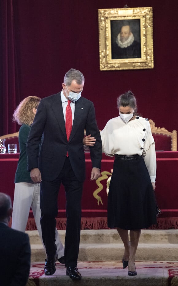 Le roi Felipe VI et la reine Letizia d'Espagne, lors de la cérémonie de commémoration du 70ème anniversaire de la "Spanish Language Academy" à Madrid, Espagne, le 9 décembre 2021.