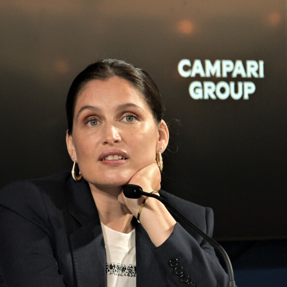 Laetitia Casta rencontre ses fans pour une conversation lors du Locarno Film Festival (4 - 14 août 2021) au cours duquel, l'actrice a reçu le prix l'Excellence Award David Campari. Le 4 août 2021.