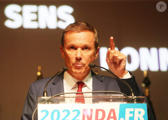 Nicolas Dupont-Aignan, candidat à l'élection présidentielle 2022 lors du discours de clôture des Universités d'été de "Debout la France" au Cirque d'Hiver Bouglione à Paris, le 26 septembre 2020. © Panoramic/Bestimage