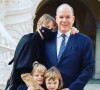 Charlene de Monaco avec son époux le prince Albert de Monaco et leurs enfants Jacques et Gabriella lors de son retour à Monaco.