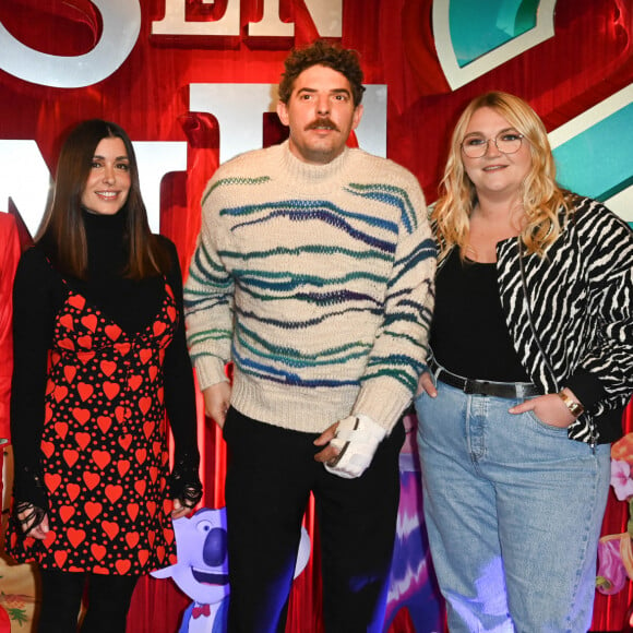 Elodie Martelet, Fatou Kaba, Jenifer Bartoli, Damien Bonnard (attelle à la main gauche) et Lola Dubini à l'avant-première du film d'animation "Tous en scène 2" au cinéma Le Grand Rex à Paris, France, le 26 novembre 2021. © Coadic Guirec/Bestimage 