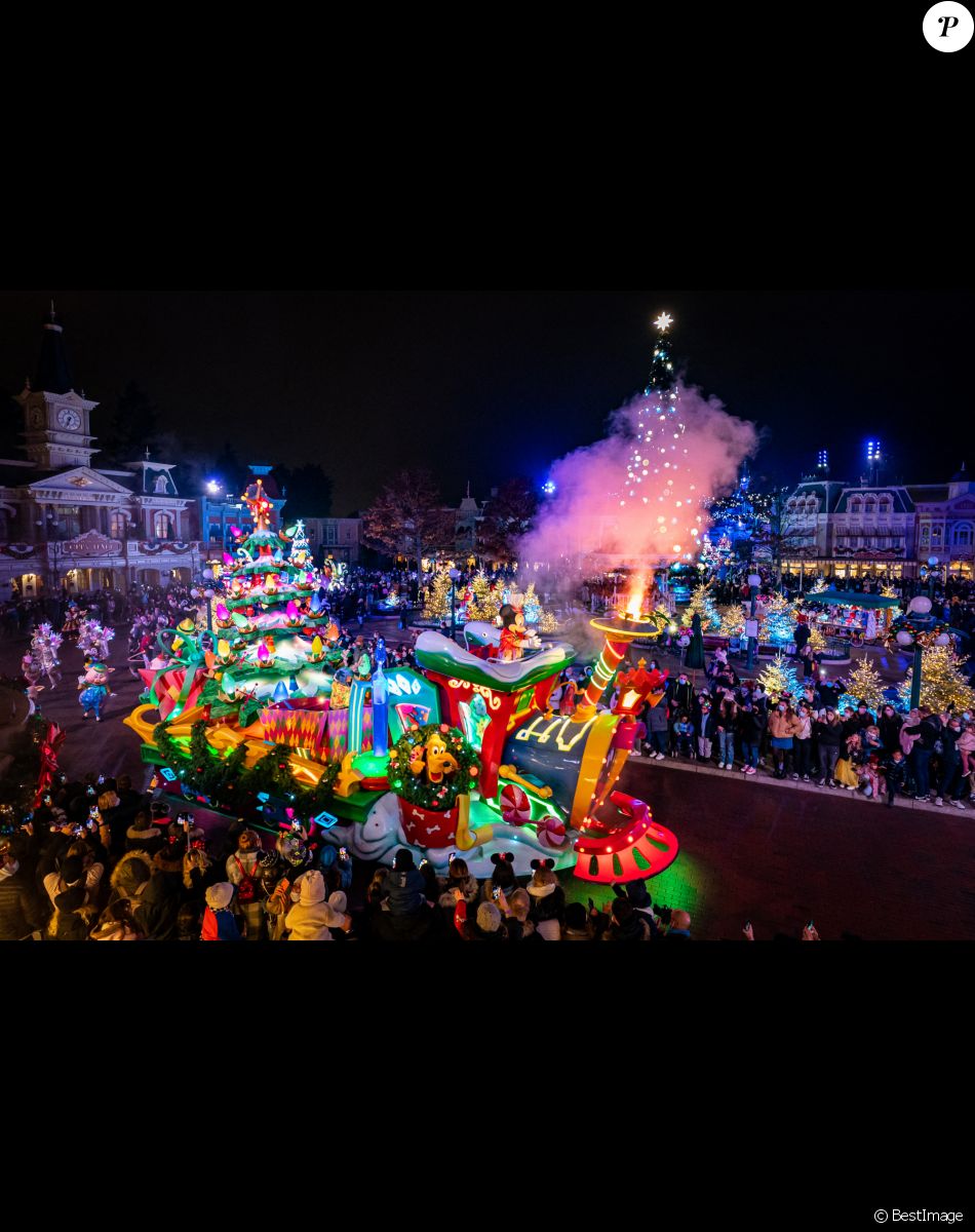 Parade Étincelante de Noël à Disneyland Paris. Marne-La-Vallée, novembre 2021. © Disney via Bestimage