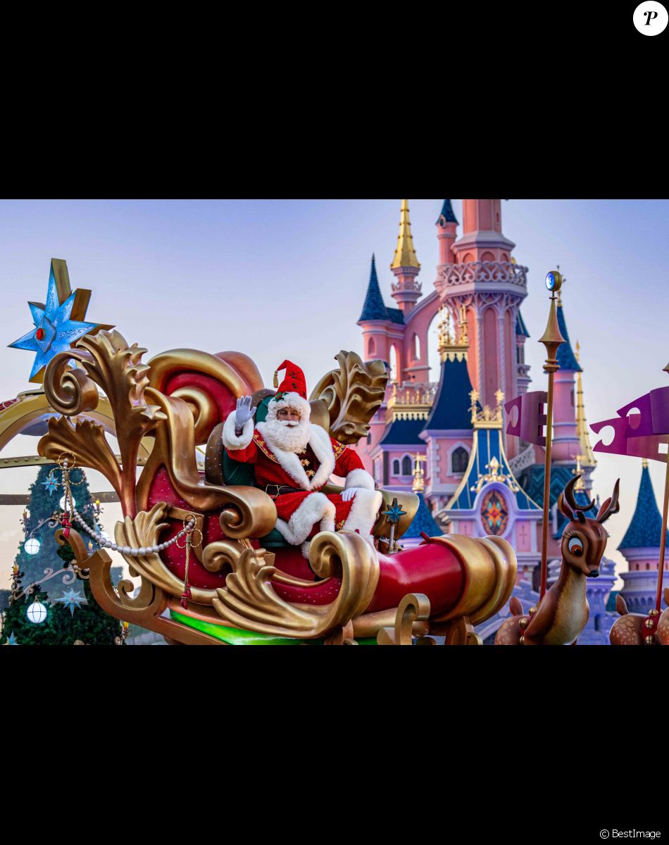 Parade Étincelante de Noël à Disneyland Paris. Marne-La-Vallée, novembre 2021. © Disney via Bestimage