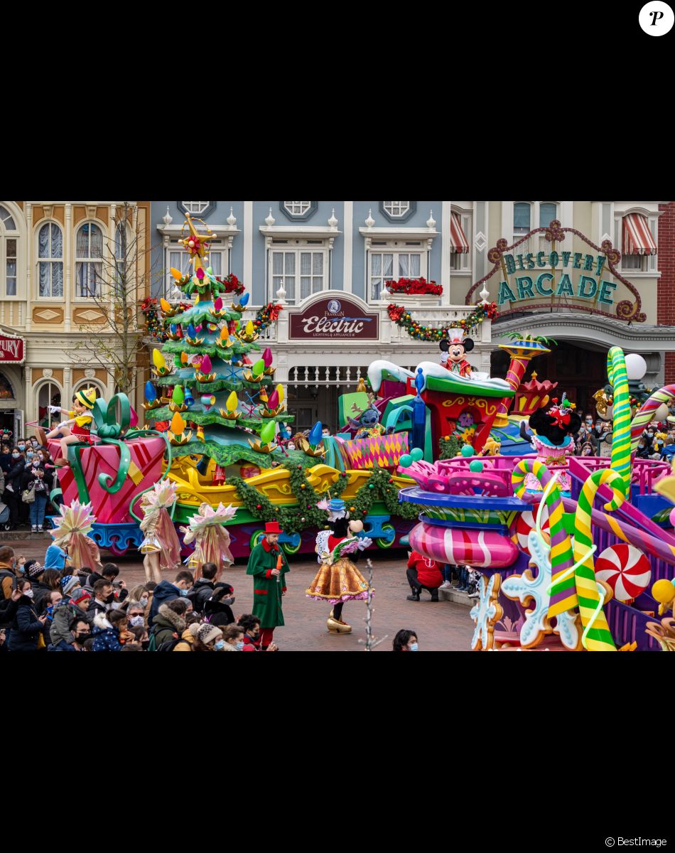 Parade Étincelante de Noël à Disneyland Paris. Marne-La-Vallée, novembre 2021. © Disney via Bestimage