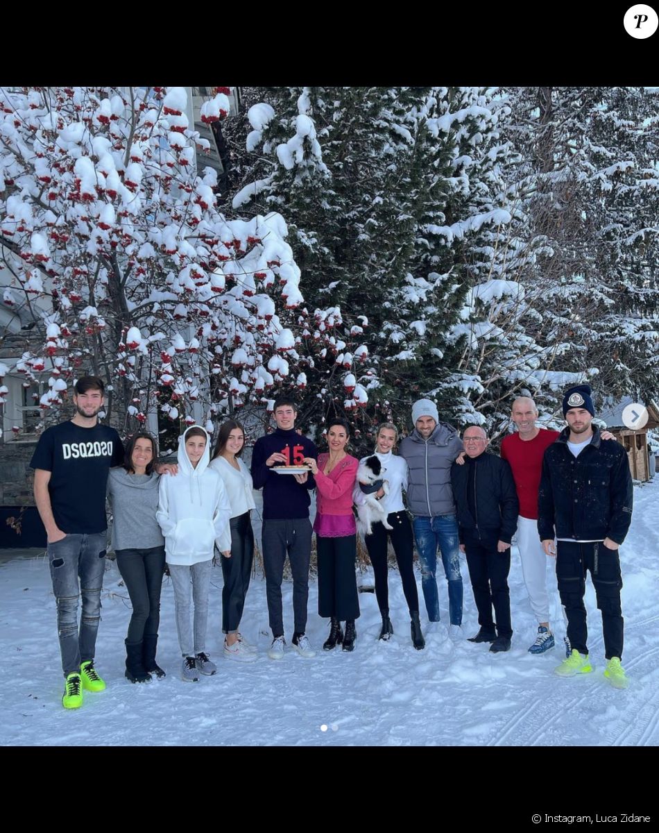 Les Zidane ont passé le week-end de Noël à Disneyland Paris. Les quatre fils ont tous emmenés leurs chéries respectives !