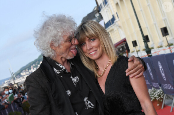 Louis Bertignac et sa compagne Laetitia Brichet - Tapis rouge lors du 35e Festival du film de Cabourg, le 11 juin 2021. © Coadic Guirec / Bestimage 