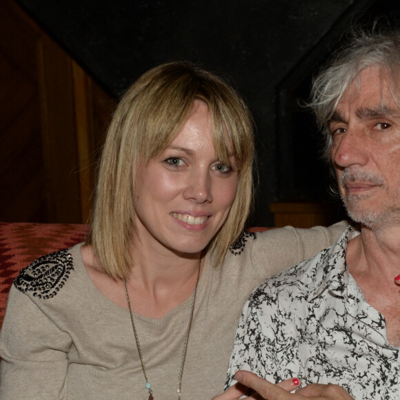 Louis Bertignac et sa compagne Laeticia - Soirée d'anniversaire de Benjamin Patou au restaurant Manko-Paris à Paris, le 22 juin 2016. © Rachid Bellak/Bestimage