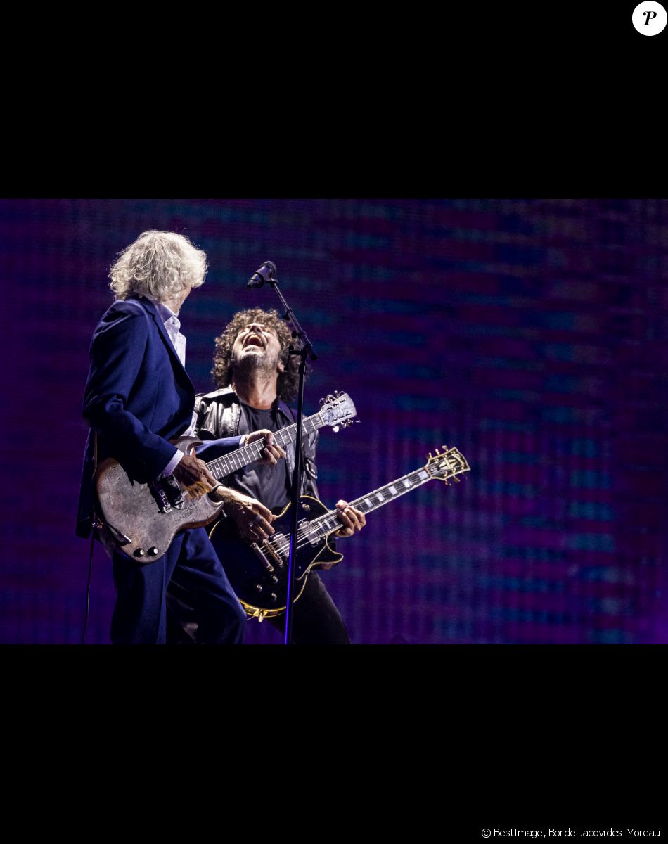 Exclusif - Louis Bertignac et Yarol Poupaud - Concert hommage à Johnny Hallyday "Que je t'aime" à l'AccorHotels Arena Paris Bercy à Paris. Le 14 septembre 2021. © Borde-Jacovides-Moreau / Bestimage