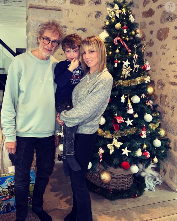 Louis et Laetitia Bertignac avec leur fils Jack sur Instagram. Le 26 décembre 2021.
