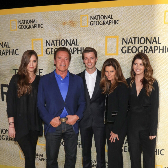 Maria Shriver et Arnold Schwarzenegger avec leurs enfants Katherine, Christina et Patrick Schwarzenegger à la soirée de présentation de la série "The Long Road Home" à Los Angeles.