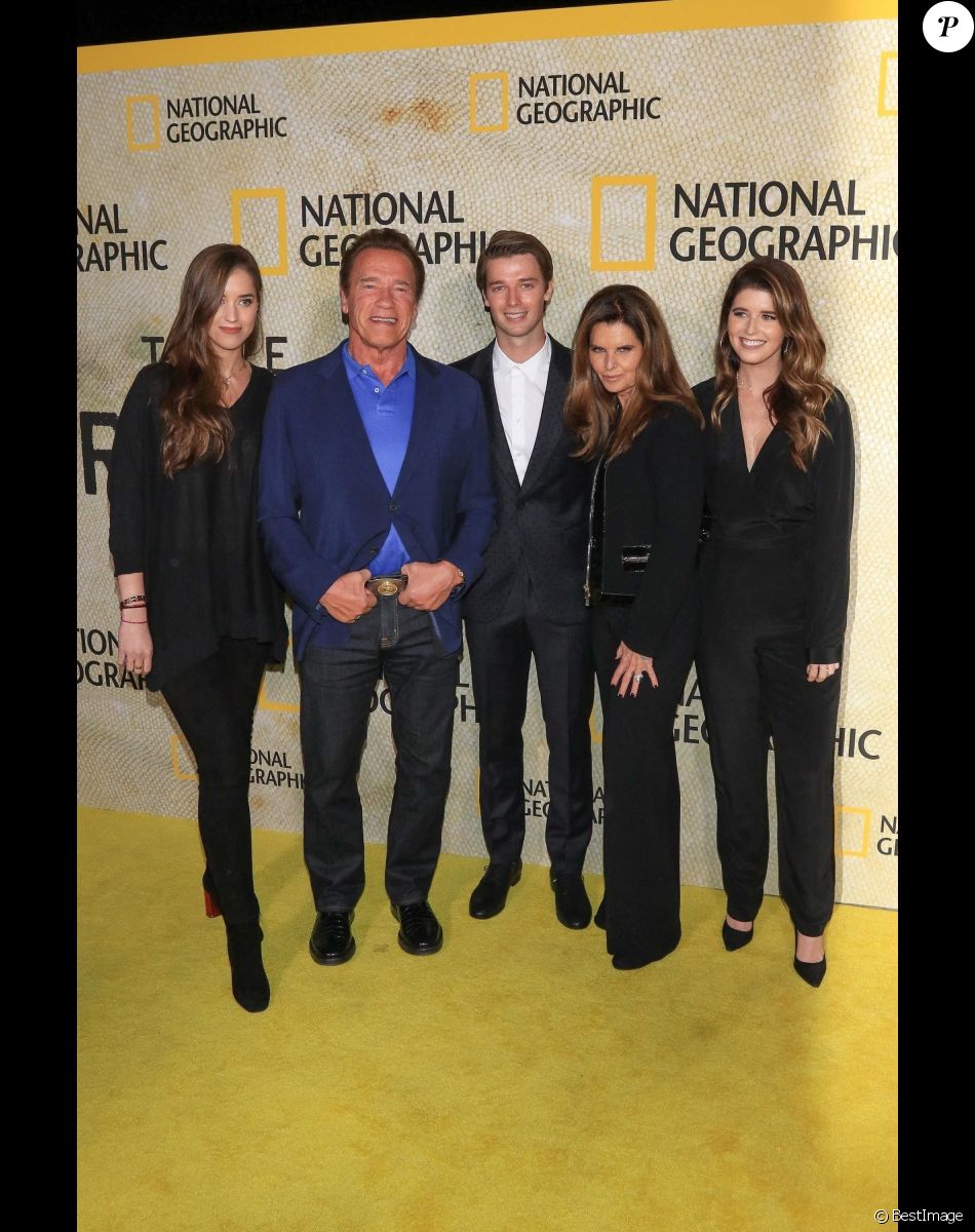 Maria Shriver et Arnold Schwarzenegger avec leurs enfants Katherine, Christina et Patrick Schwarzenegger à la soirée de présentation de la série "The Long Road Home" à Los Angeles.