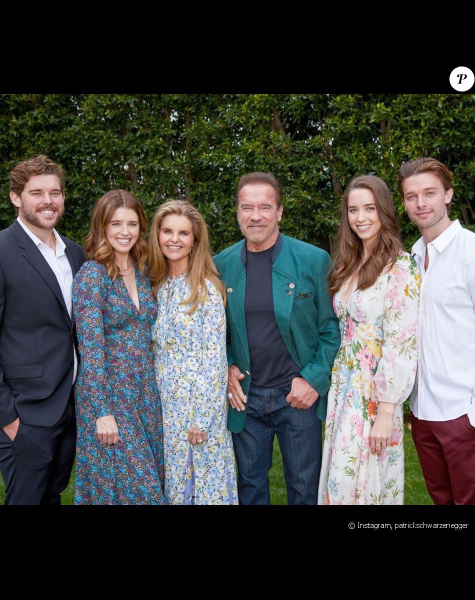 Arnold Schwarzenegger et Maria Shriver entourés de leurs quatre enfants, sur Instagram.