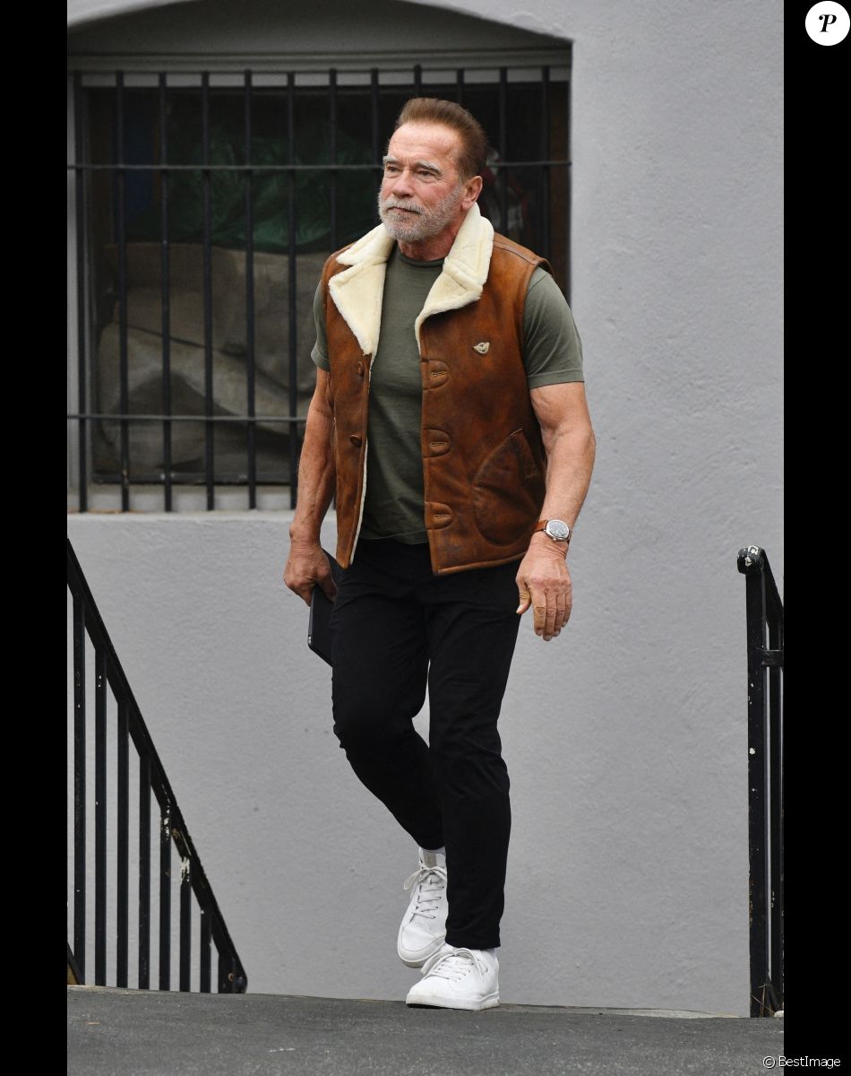 Exclusif - Arnold Schwarzenegger va déjeuner avec ses fils Patrick et Christopher chez "RD Kitchen" à Los Angeles, le 22 décembre 2021.